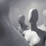 見下す、上から目線で接してくる人の心理について