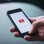 過激なyoutuberの動画が子供に与える心理的な影響