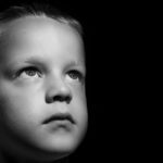 泣く場面で泣かない人は本当に「冷たい人」なのか