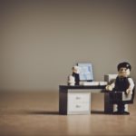 コミュ障が職場で孤立すると何がまずいのか？