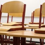 大学で心理学部に進学したが、心理職に就くのを断念した理由・背景について